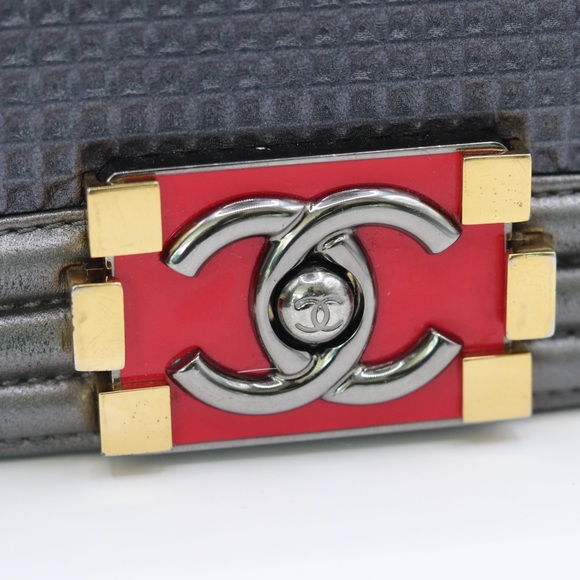 CHANEL‎ Rare Metallic Silver Cube Embossed Small Boy Bag, Silver Hardware 2014 - Picture 6 of 17